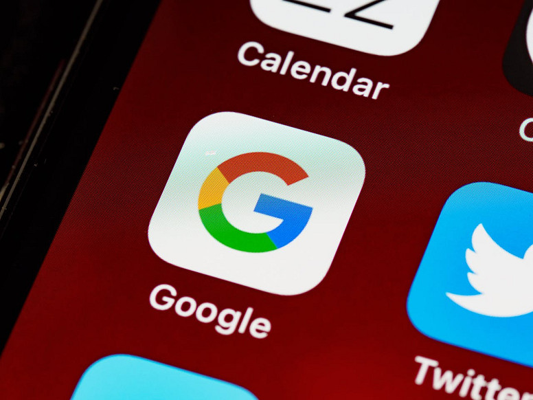 Google search app icon on smartphone screen representing online search and SEO visibility
